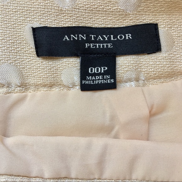 Ann Taylor pencil skirt w/sateen polka dots! 💋 - Picture 5 of 6